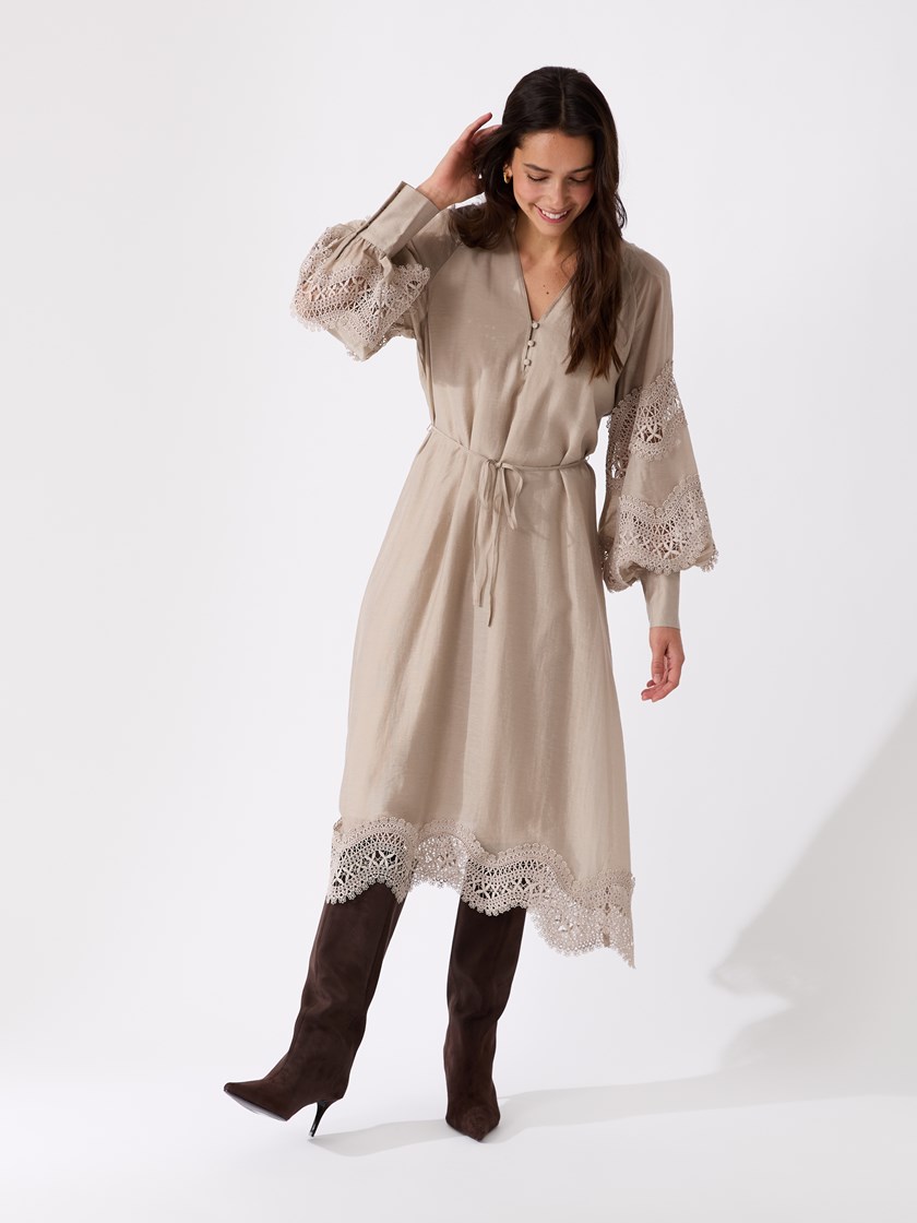 7514522 I5C 17514522_MNA 3_Ella kjole I5C.jpg_