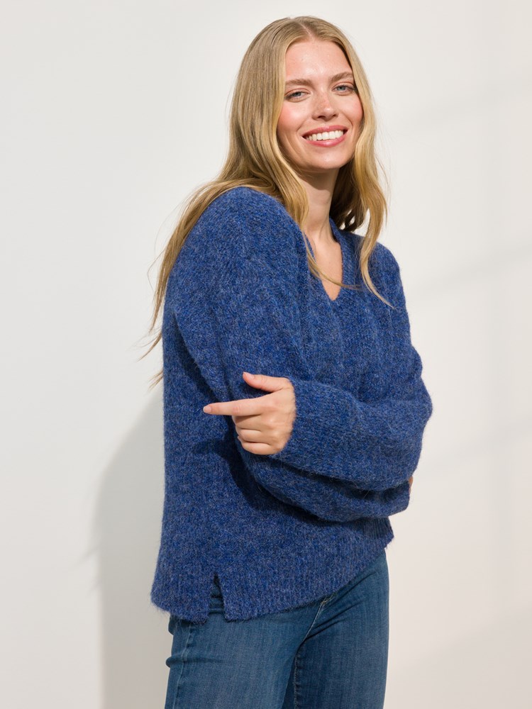 Kallie genser 7051644852862_s_Kallie genser EEK_Kallie genser EEK 7509456.jpg_