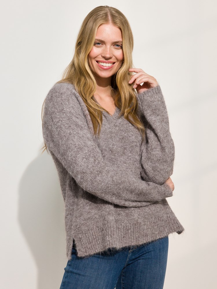 Kallie genser 7051644880537_5_f_Kallie genser AGP 7509456.jpg_