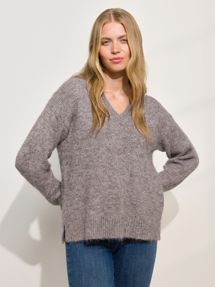 Kallie genser 7051644880537_6_f_Kallie genser AGP 7509456.jpg_