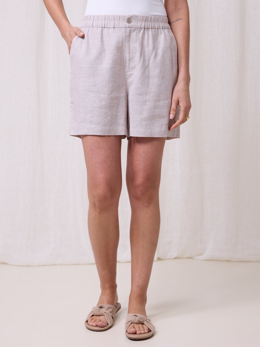 7511106 I2M 7051645207210 15_I2M_Mary shorts I2M.jpg_