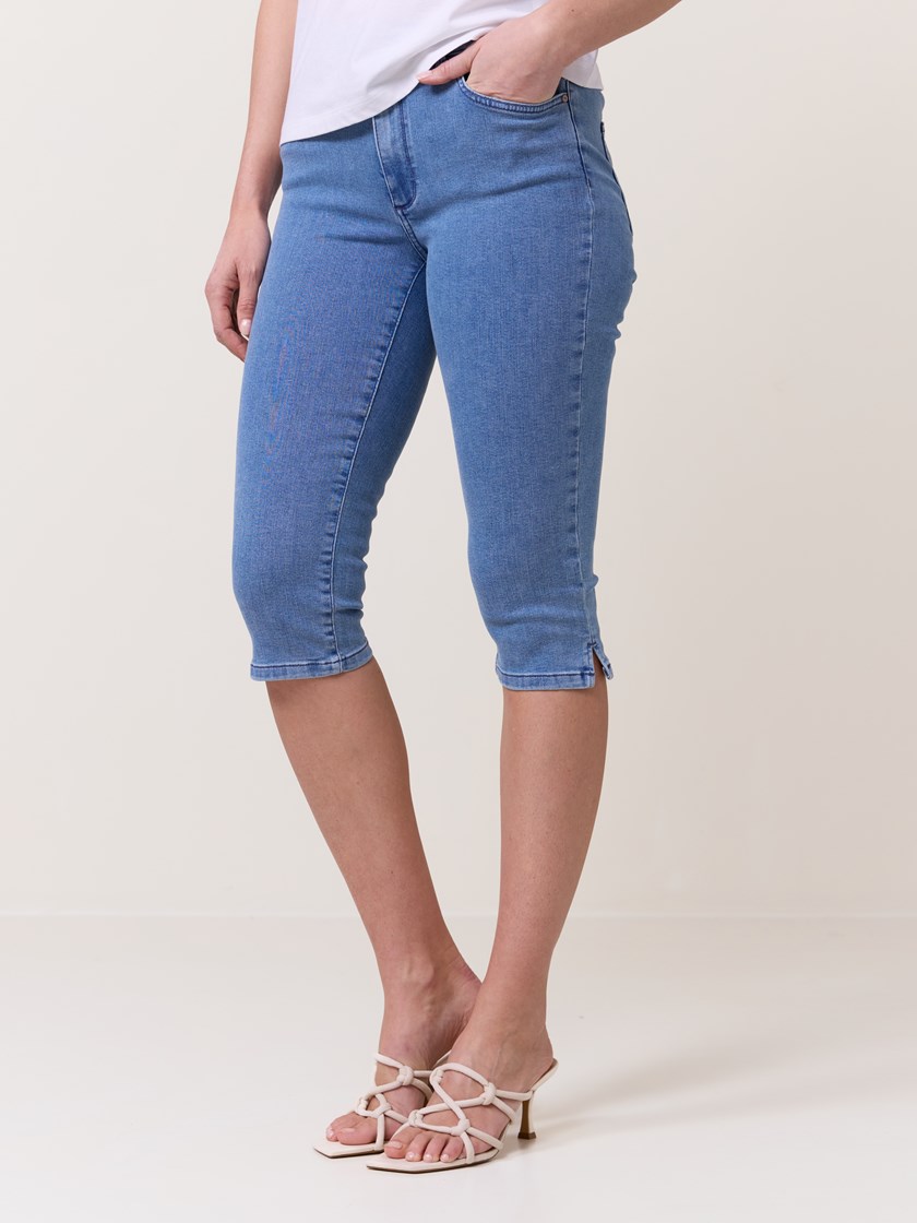 7511992 DAC 7051645235756 11_Sophia denim capri DAC.jpg_