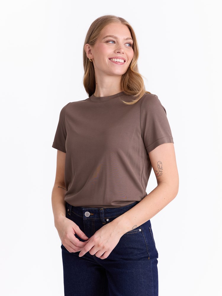 Lisa t-skjorte 7051645260093 22_Lisa t-skjorte AHG 7512583.jpg_