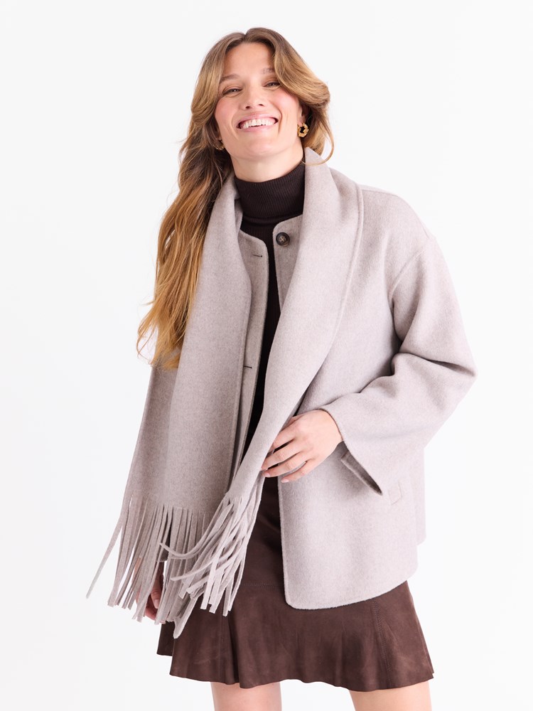 Sofia kåpe med skjerf 7051645334893 24_Sofia kåpe AMA_Sofia kåpe med skjerf AMA_Sofia kåpe med skjerf AMA 7512489.jpg_