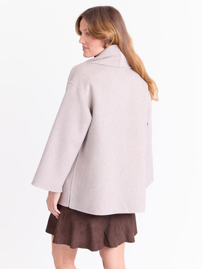 7512489 AMA 7051645334893 9_Sofia kåpe AMA_Sofia kåpe med skjerf AMA.jpg_
