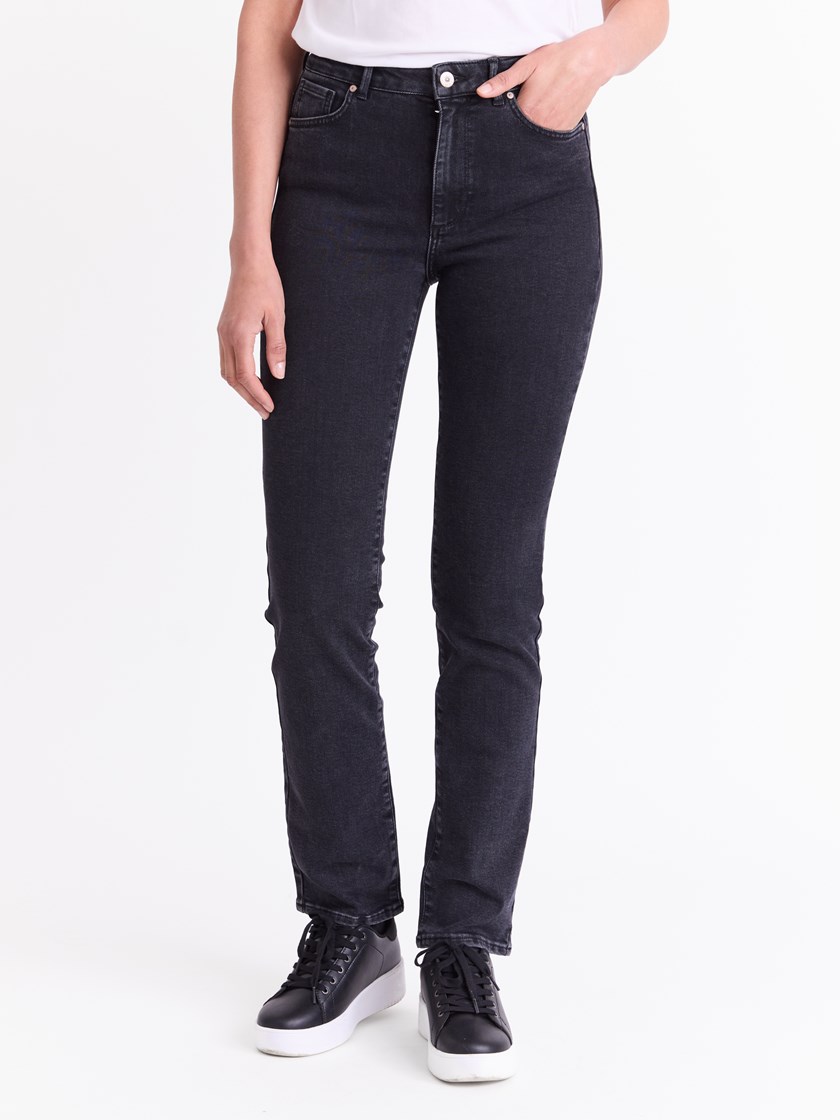 7512427 DAI 7051645383778 2_Sophia straight jeans DAI.jpg_