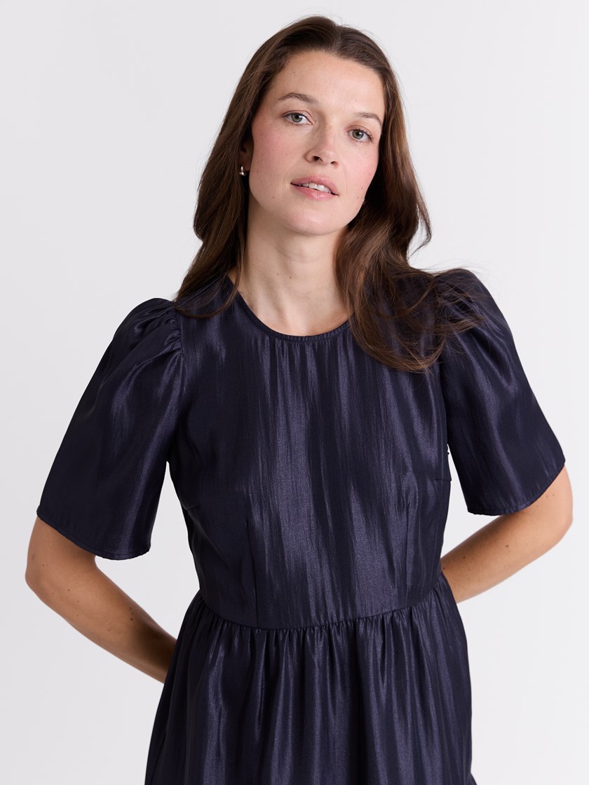 7512995 EM1 7051645399762 17_Charlene kjole EM1.jpg_