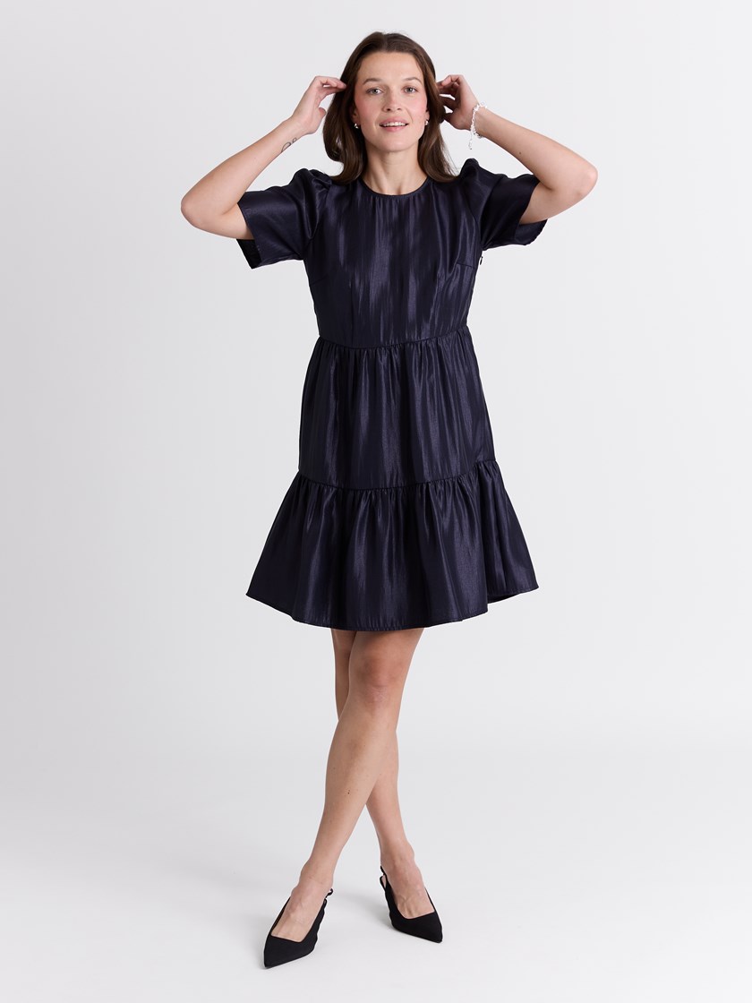 7512995 EM1 7051645399762 2_Charlene kjole EM1.jpg_