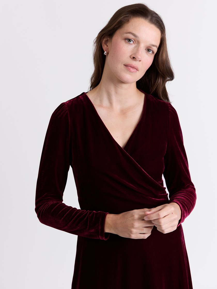 7513966 MWH 7051645426604 14_Camelia velourkjole MWH.jpg_