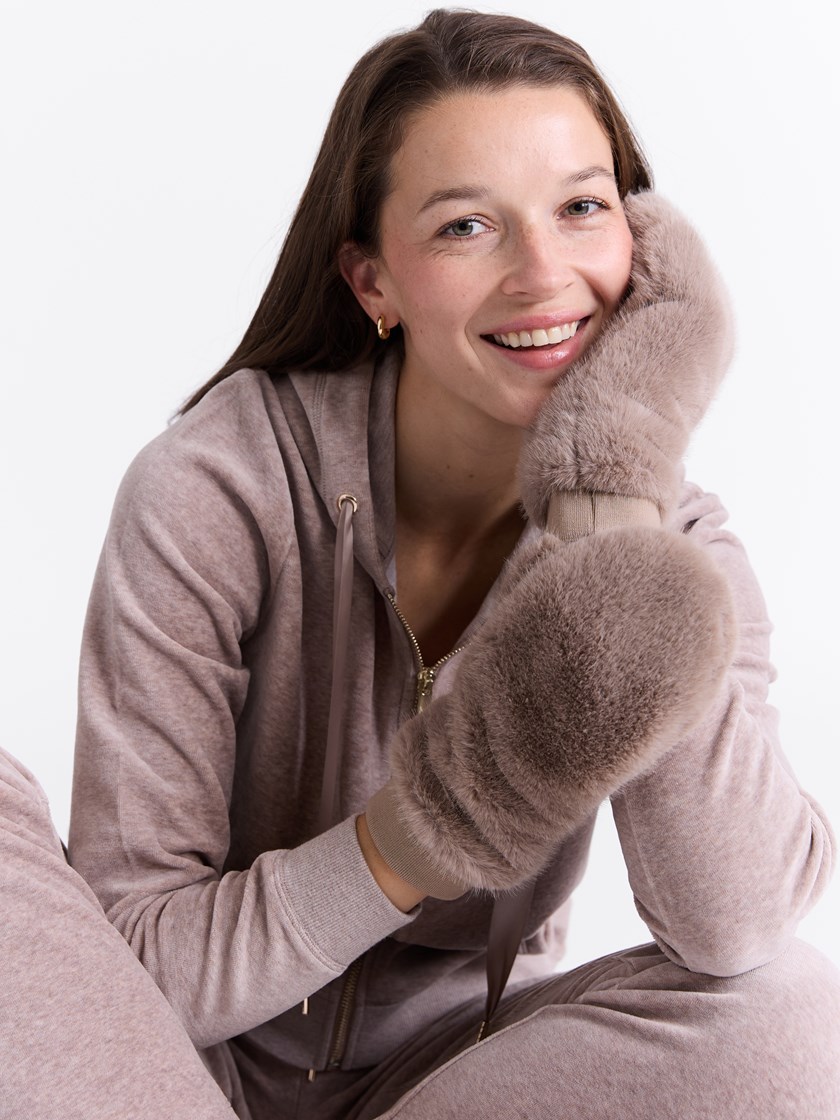 7513786 AGP 7051645465375 2_Hailee vott AGP.jpg_