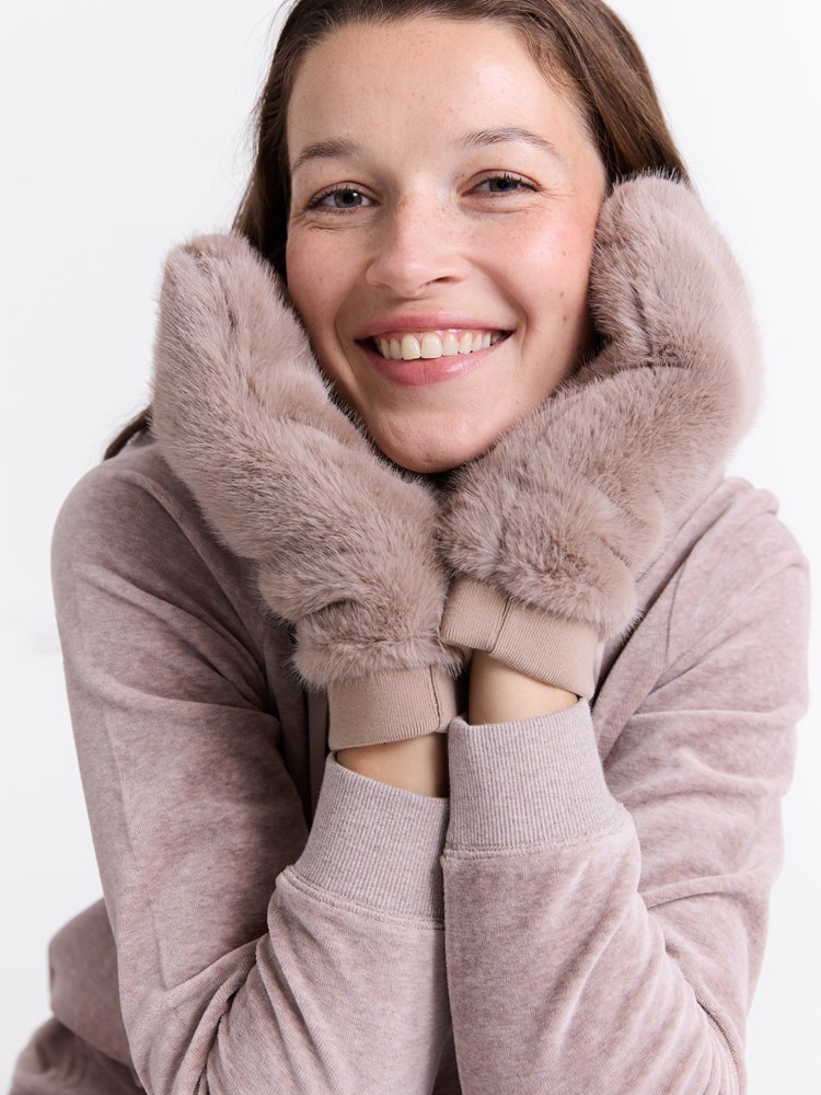 Hailee vott 7051645465375 4_Hailee vott AGP_Hailee vott AGP 7513786.jpg_