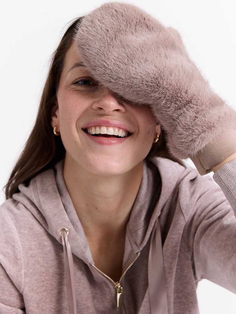 Hailee vott 7051645465375 6_Hailee vott AGP_Hailee vott AGP 7513786.jpg_