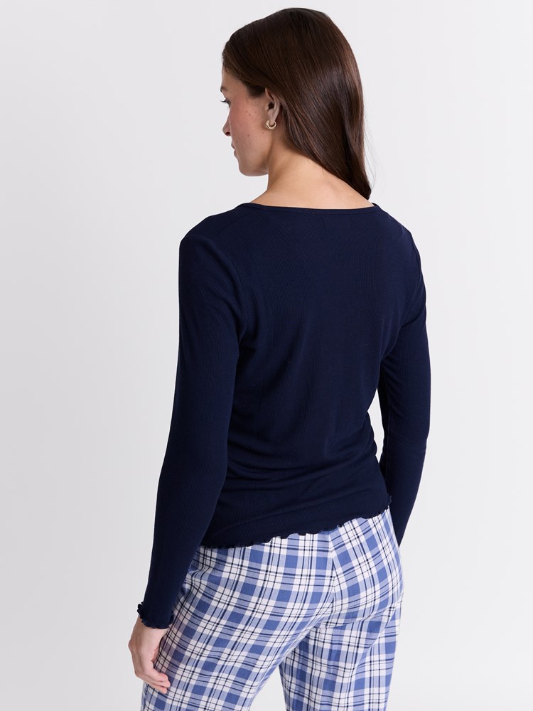 Christine topp 7051645465818 24_Christine topp EM1_Christine topp EM1 7513749.jpg_