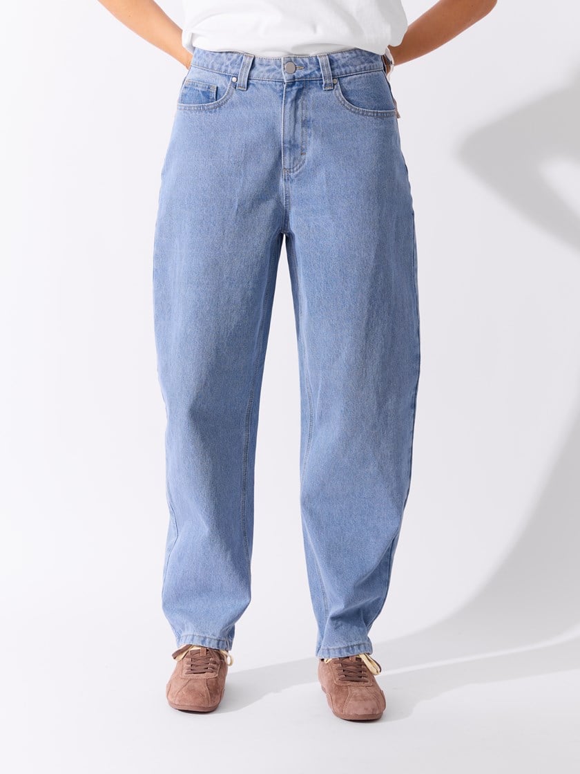 7514222 DAC 7051645528254 10_DAC_Estelle barrel jeans DAC.jpg_