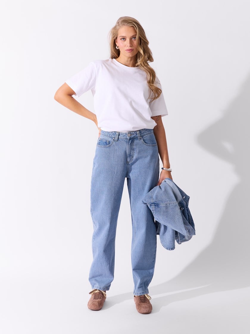 7514222 DAC 7051645528254 5_DAC_Estelle barrel jeans DAC.jpg_