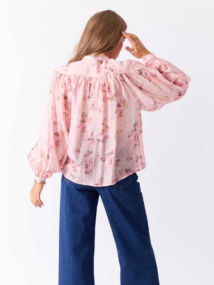 Elessar blomster bluse 7051645543134 44_MLC_Elessar blomster bluse MLC_Elessar blomster bluse MLC 7514984.jpg_