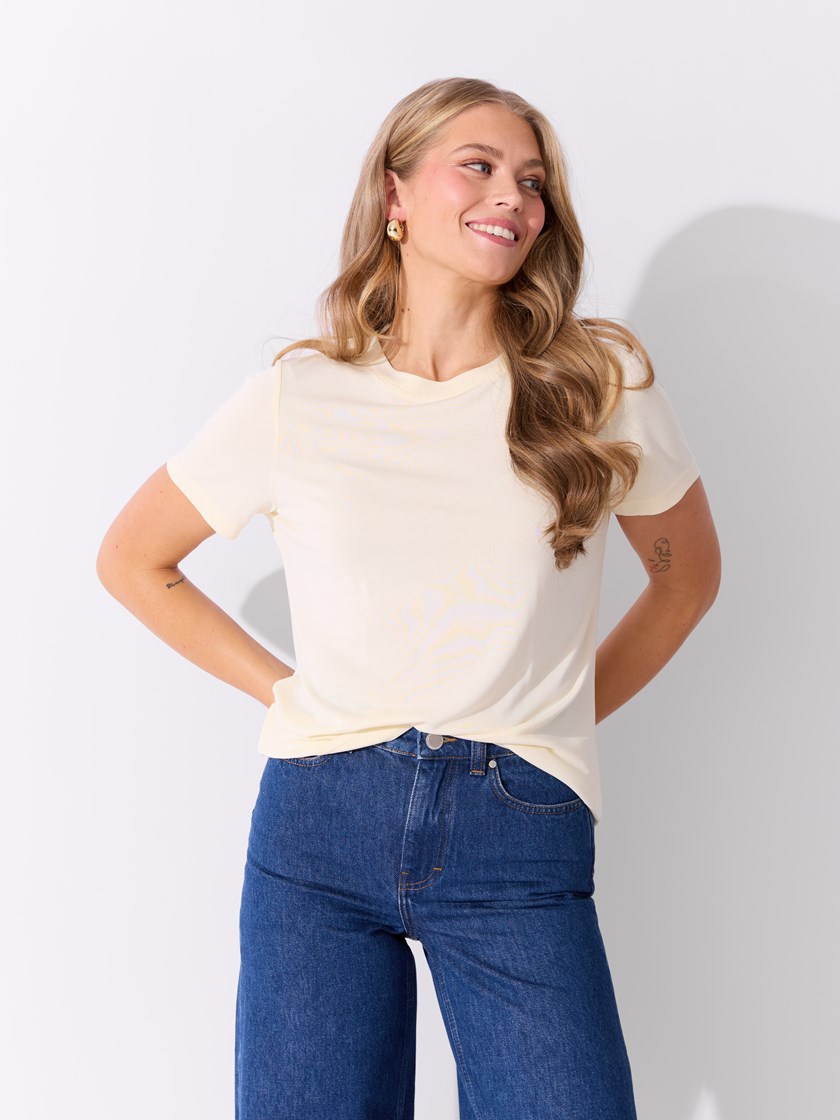 7513938 Q71 7051645543844 19_Lisa t-skjorte Q71.jpg_