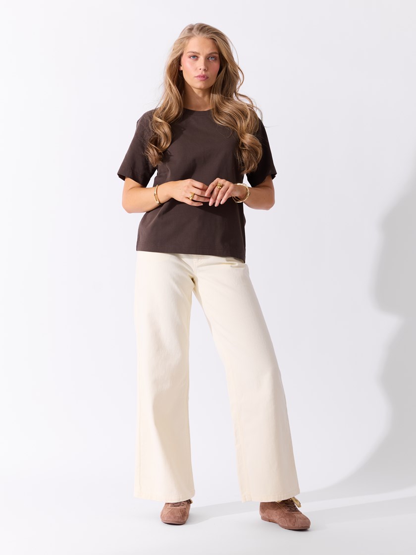 7513939 AIJ 7051645544445 3_AIJ_Gabby t-skjorte AIJ.jpg_