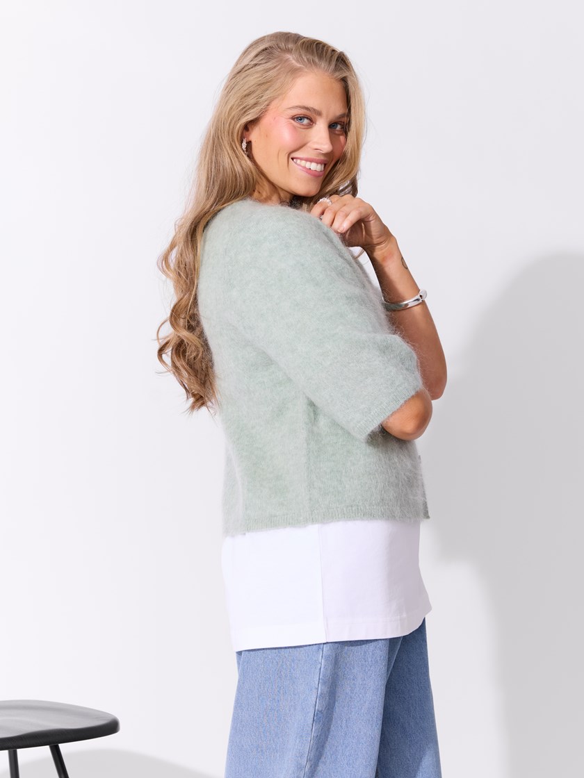 7513935 I4N 7051645544636 17_I4N_Chloe cardigan I4N.jpg_