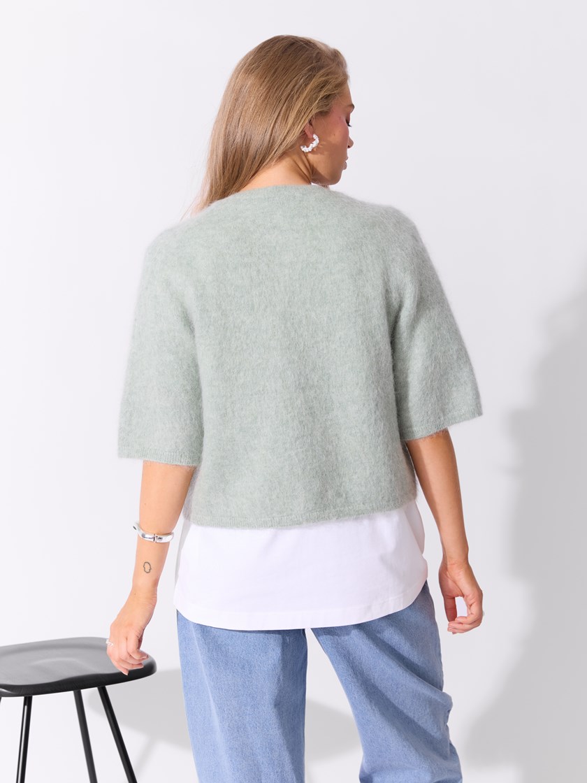 7513935 I4N 7051645544636 21_I4N_Chloe cardigan I4N.jpg_