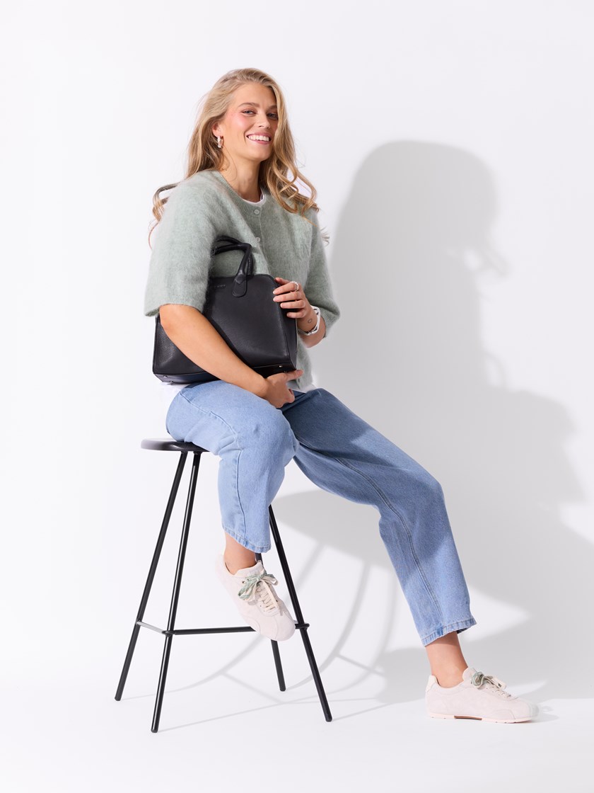 7513935 I4N 7051645544636 29_I4N_Chloe cardigan I4N.jpg_