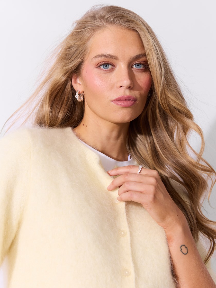 7513935 Q71 7051645603517 22_Q71_Chloe cardigan Q71.jpg_