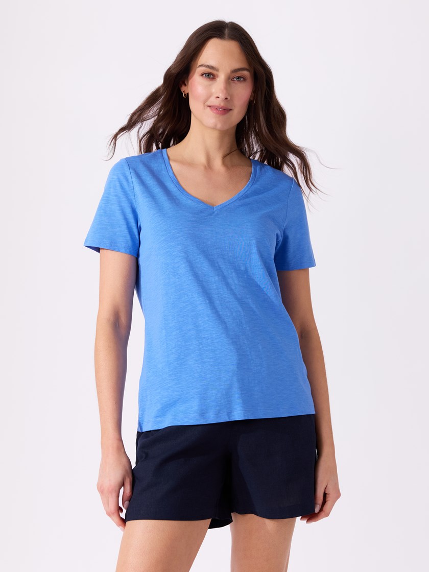 7515613 EEO 7051645662200 2_Ava v-hals t-skjorte EEO.jpg_