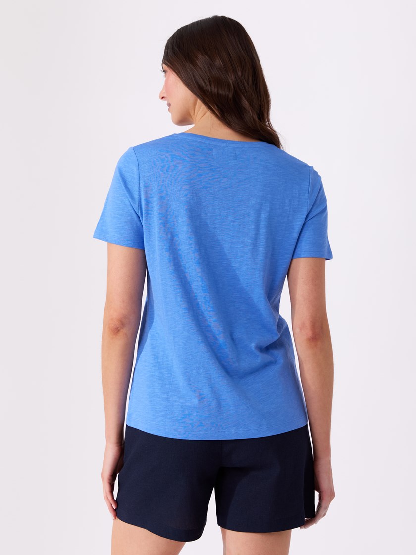 7515613 EEO 7051645662200 7_Ava v-hals t-skjorte EEO.jpg_