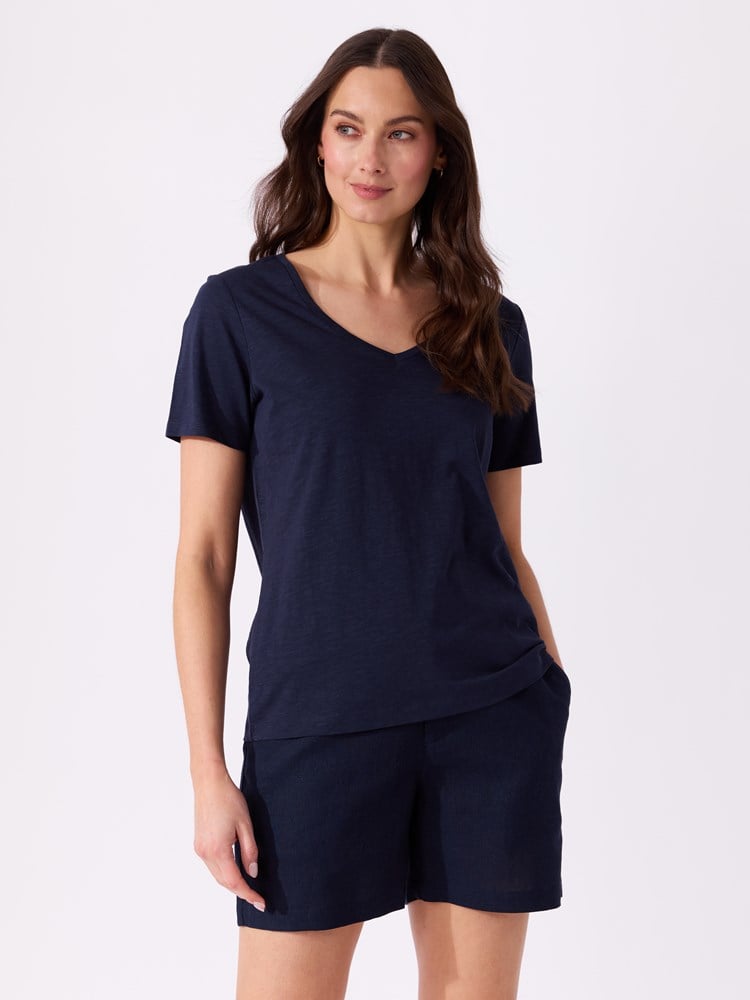 Ava v-hals t-skjorte 7051645662279 3_Ava v-hals t-skjorte EGS.jpg_