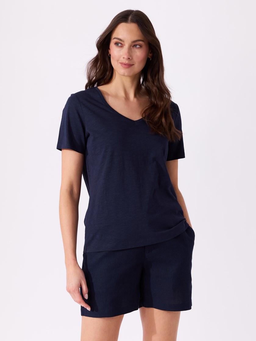 7515613 EGS 7051645662279 3_Ava v-hals t-skjorte EGS.jpg_