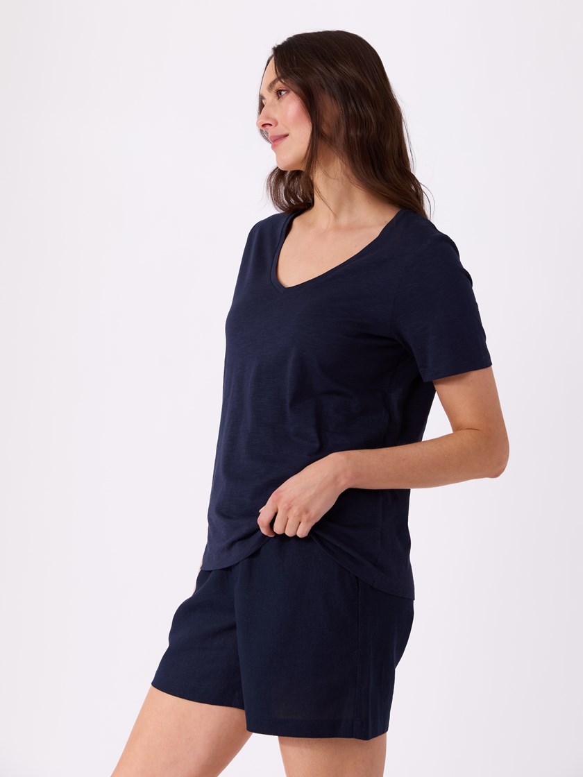 7515613 EGS 7051645662279 9_Ava v-hals t-skjorte EGS.jpg_