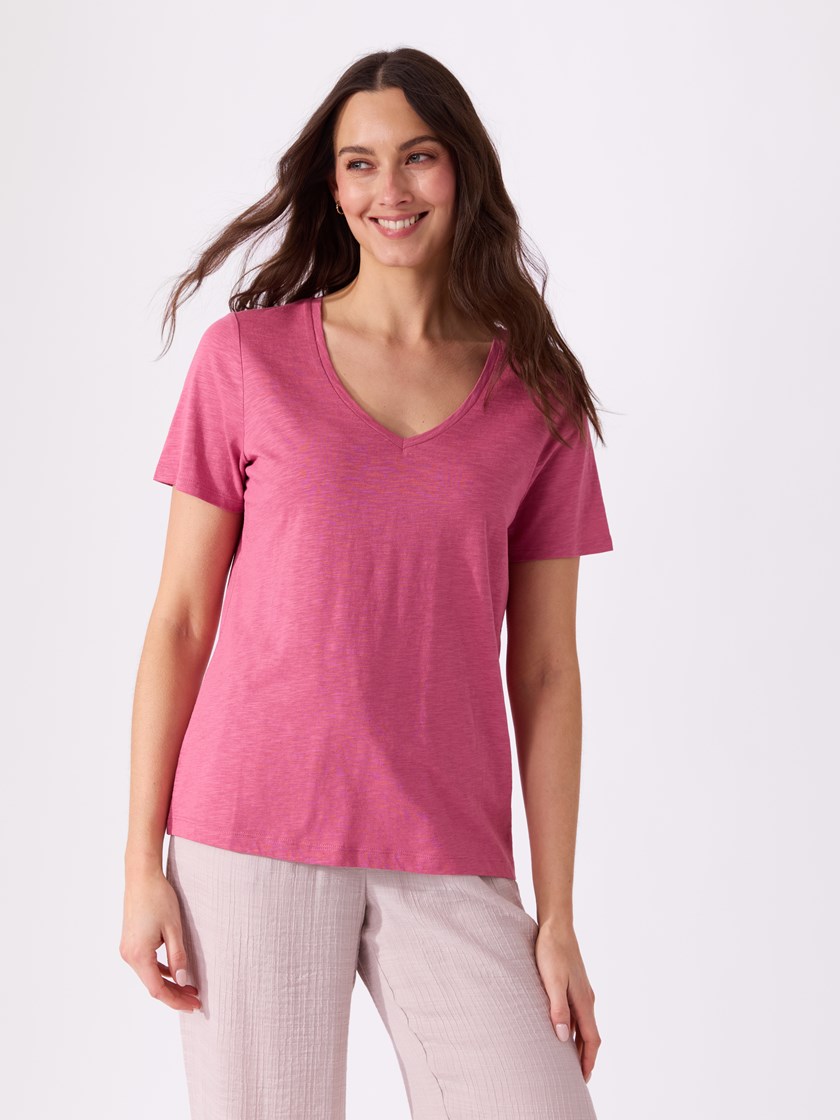 7515613 MQA 7051645662484 6_Ava v-hals t-skjorte MQA.jpg_