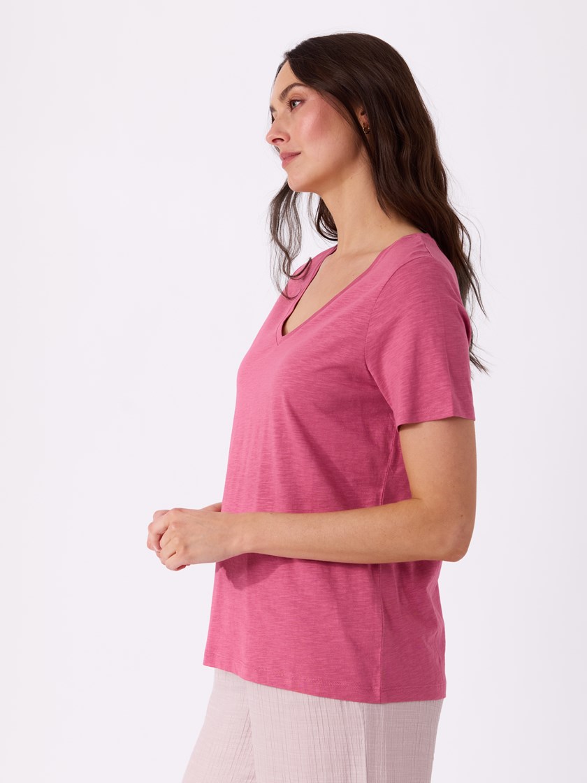 7515613 MQA 7051645662484 7_Ava v-hals t-skjorte MQA.jpg_