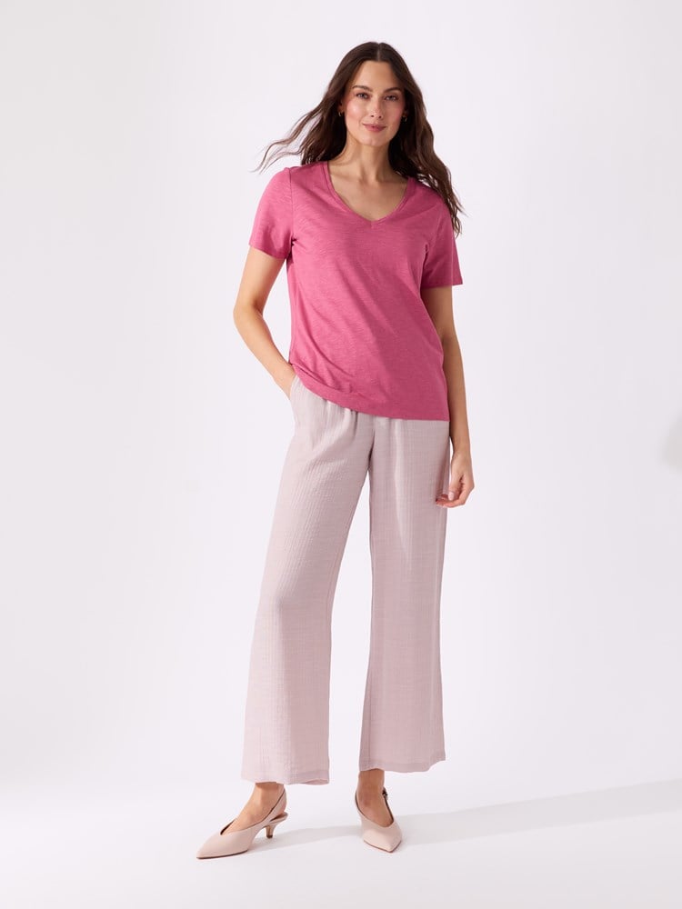 Ava v-hals t-skjorte 7051645662484-farge_Ava v-hals t-skjorte MQA.jpg_