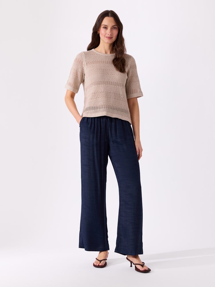 Philippa genser 7051645665645_Philippa genser AMA.jpg_