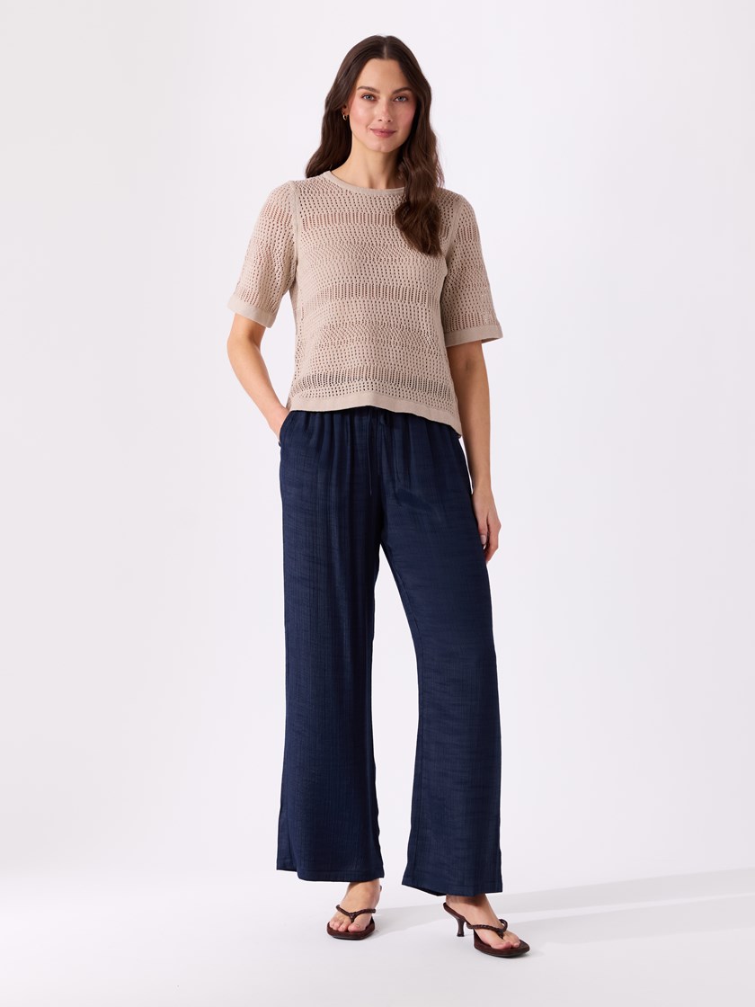 7515513 AMA 7051645665645_Philippa genser AMA.jpg_