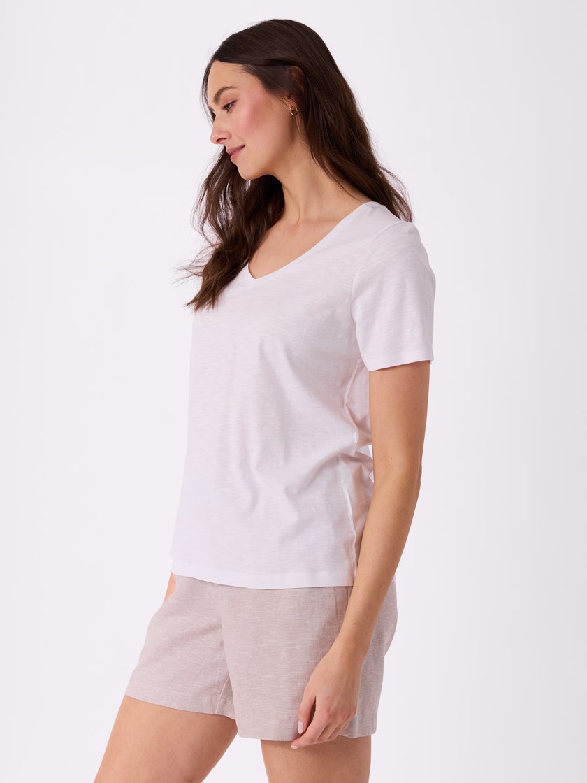 7515613 O68 7051645689269 20_Ava v-hals t-skjorte O68.jpg_