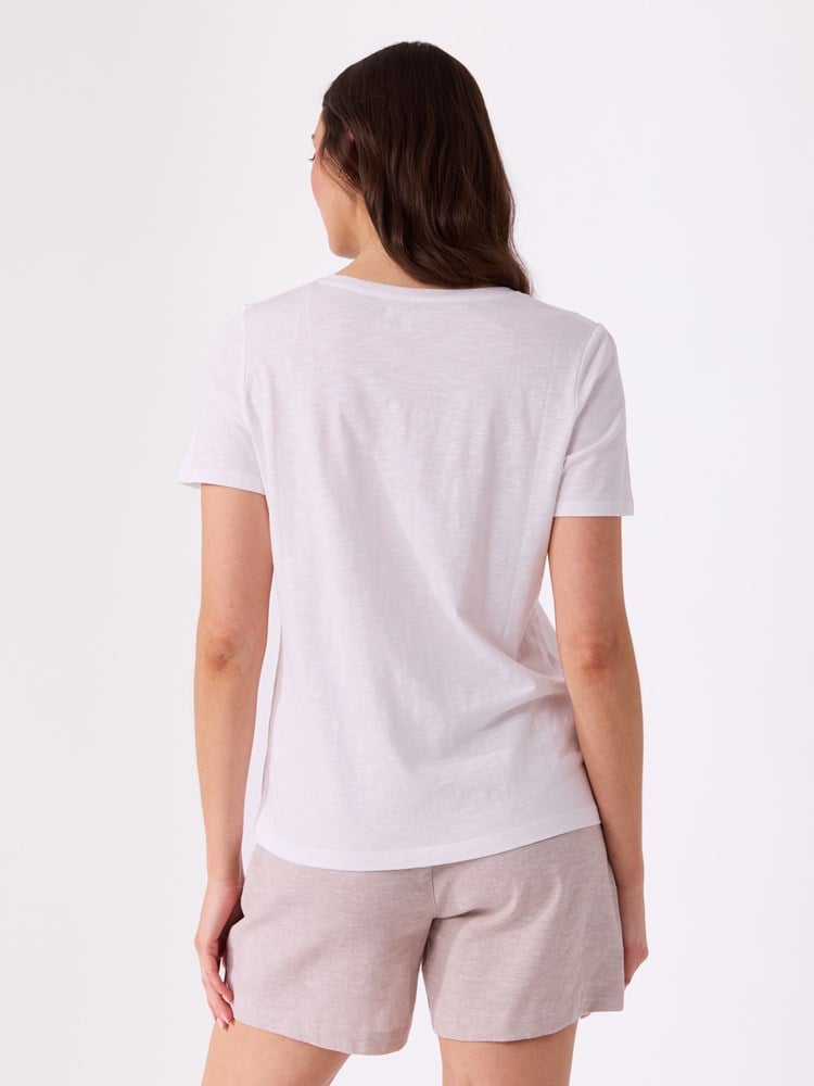 Ava v-hals t-skjorte 7051645689269 22_Ava v-hals t-skjorte O68.jpg_