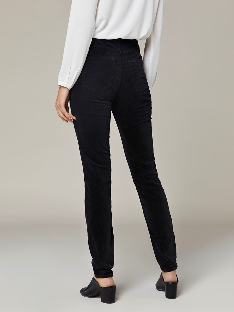 Ine velurbukse 7240452_JEAN PAUL_W19_INE HIGHWAIST VELOUR PANT_41_C18_SVART_1199_-back_6145_Ine velurbukse C18_Ine velurbukse C18 7502156.jpg_