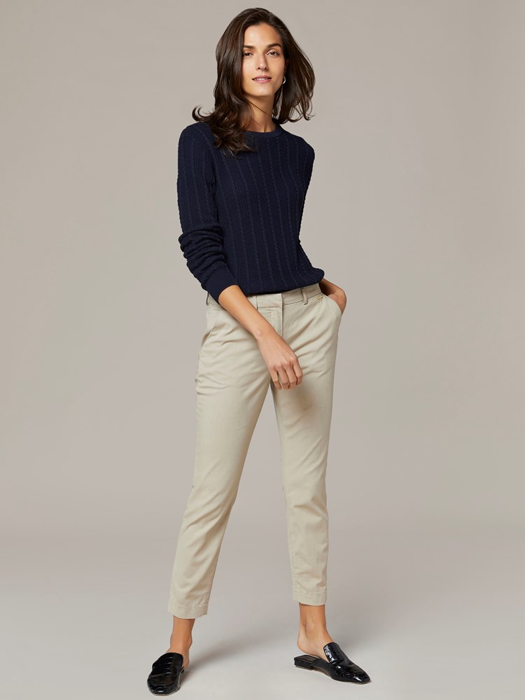 Caroline chino 7241649_JEAN PAUL_S20_CAROLINE CHINO_6_I4Y_BRUN_999_Modell_-front_15009_Caroline chino I4Y_Caroline chino I4Y 7249248.jpg_