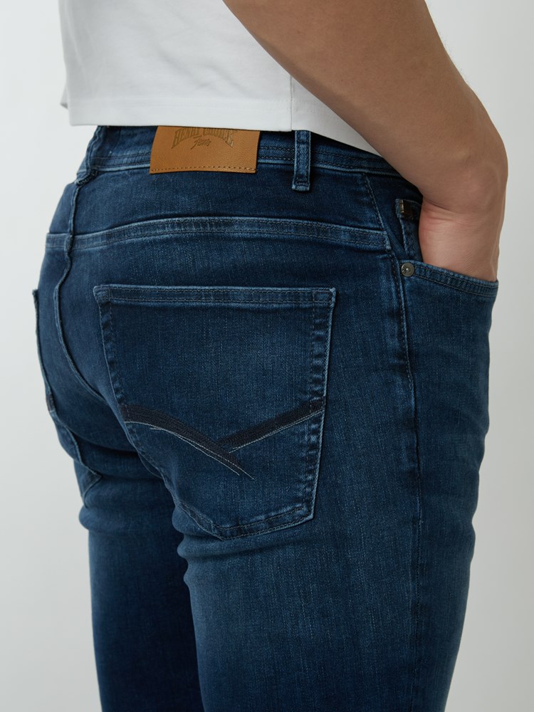 SKINNY STAN BLUE SUPER STRETCH JEANS 7242635_D06-HENRYCHOICE-S20-Modell-details_43031.jpg_SKINNY STAN BLUE SUPER STRETCH JEANS D06_SKINNY STAN BLUE SUPER STRETCH JEANS D06 7242635.jpg_