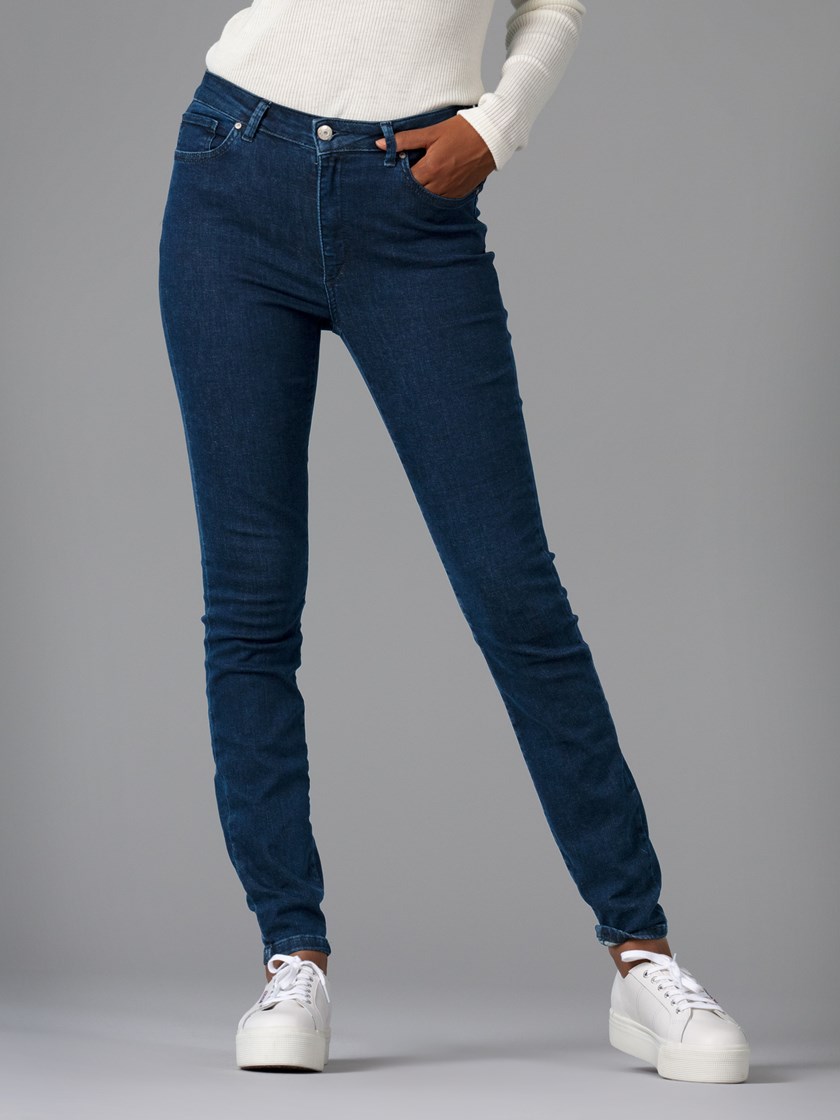 7244293 D04 7244293_D04-VA VITE-NOS-MODELL-FRONT_Sophia Regular Jeans D04.jpg_Front||Front