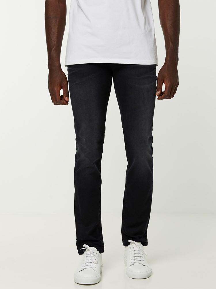 Slim Will Deep Blue Tint Knit Jeans 7244852_D04-HENRYCHOICE-A21-Modell-front (2)_Slim Will Deep Blue Tint Knit Jeans D04.jpg_
