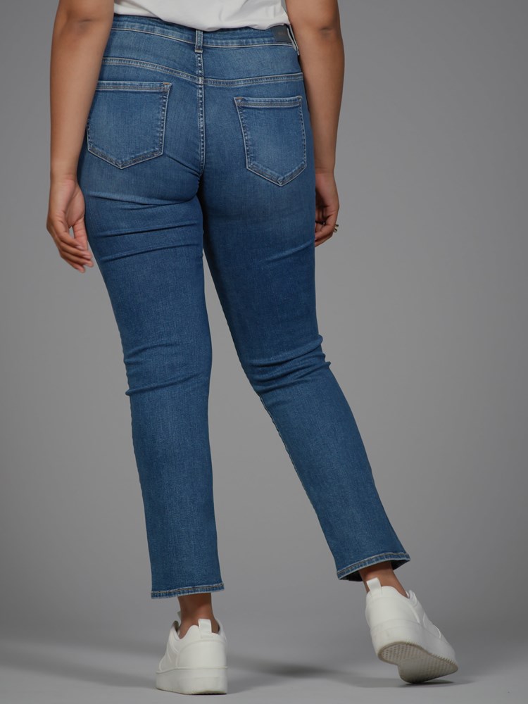 Sophia Curvy Straight Jeans 7246419_DAB-VAVITE-NOS-Modell-Back_chn=match_26212_Sophia Curvy Straight Jeans DAB_Sophia Curvy Straight Jeans DAB 7246419.jpg_Back||Back