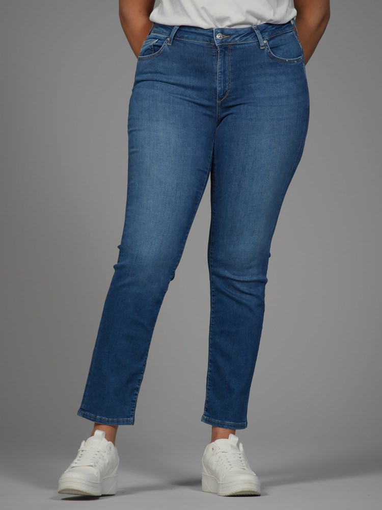 Sophia Curvy Straight Jeans 7246419_DAB-VAVITE-NOS-Modell-Front_chn=match_18102_Sophia Curvy Straight Jeans DAB_Sophia Curvy Straight Jeans DAB 7246419.jpg_Front||Front