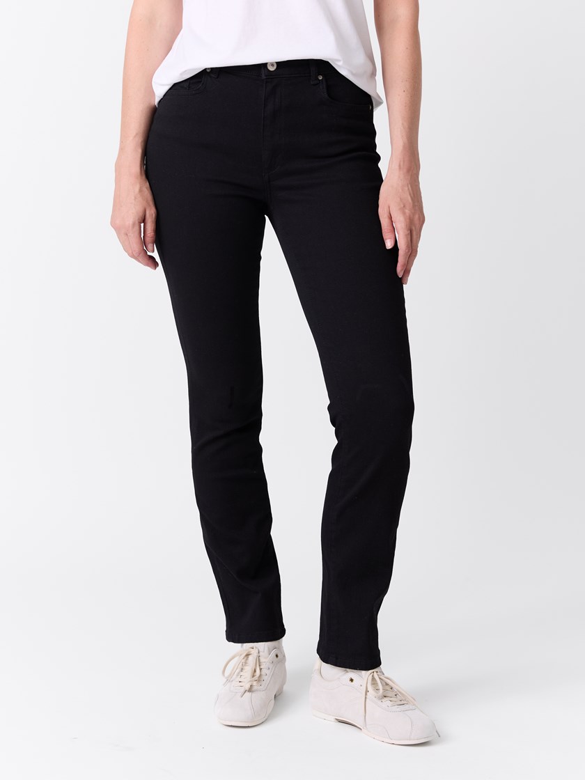 7247627 D03 7247627_D03-VAVITE-NOS-Modell-Front_chn=match_1009_Sophia Straight Jeans D03.jpg_Front||Front