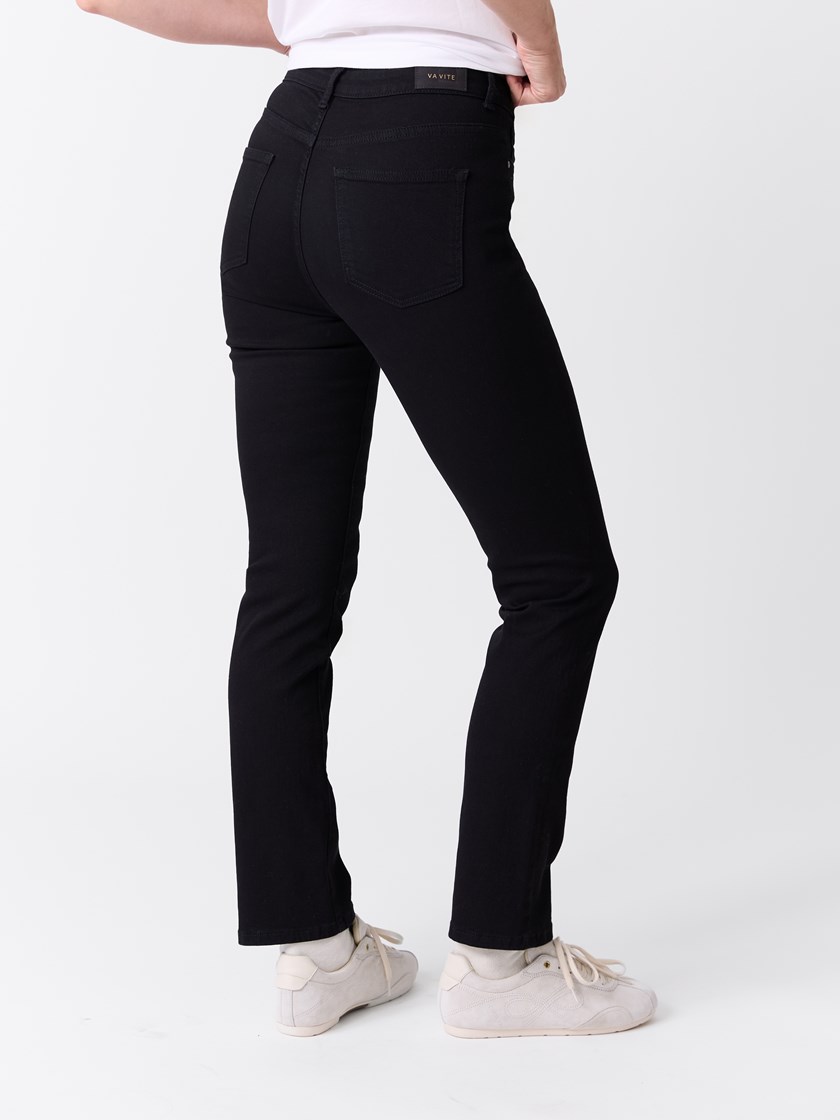 7247627 D03 7247627_D03-VAVITE-NOS-Modell-Front_chn=match_4582_Sophia Straight Jeans D03.jpg_Front||Front