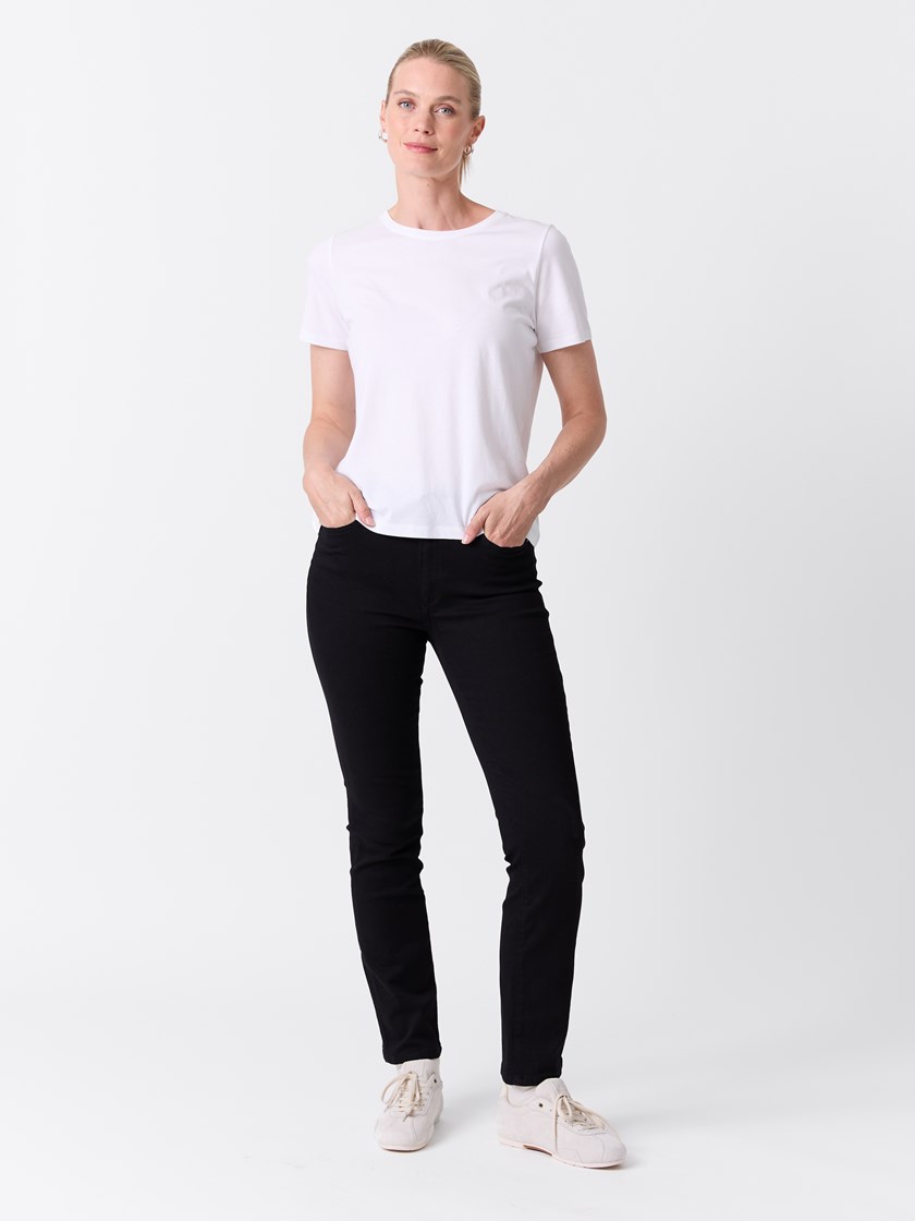7247627 D03 7247627_D03-VAVITE-NOS-Modell-Front_chn=match_5933_Sophia Straight Jeans D03.jpg_Front||Front