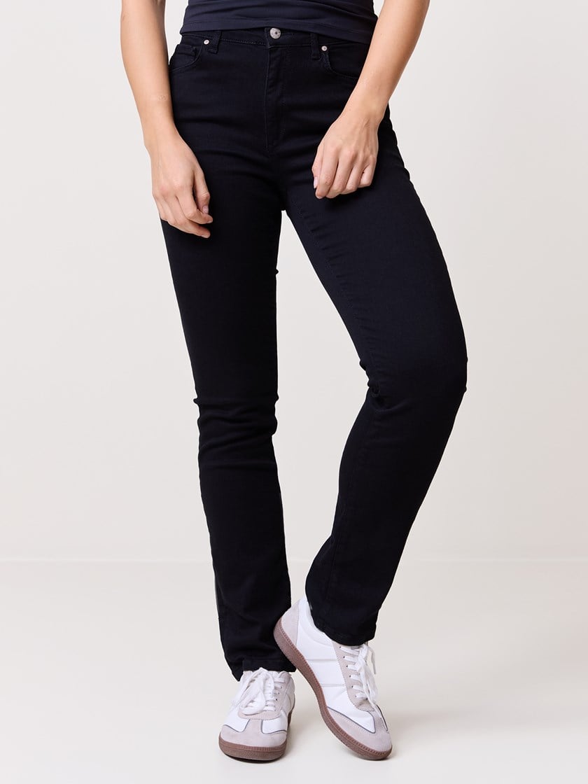 7247627 D03 7247627_D03-VAVITE-NOS-Modell-Front_chn=match_9756_Sophia Straight Jeans D03.jpg_Front||Front