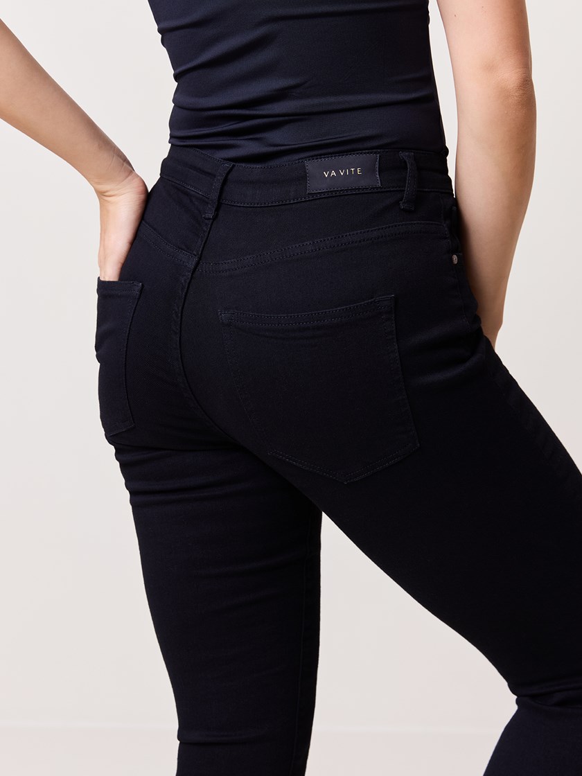 7247627 D03 7247627_D03-VAVITE-NOS-Modell-Left_chn=match_3648_Sophia Straight Jeans D03.jpg_Left||Left